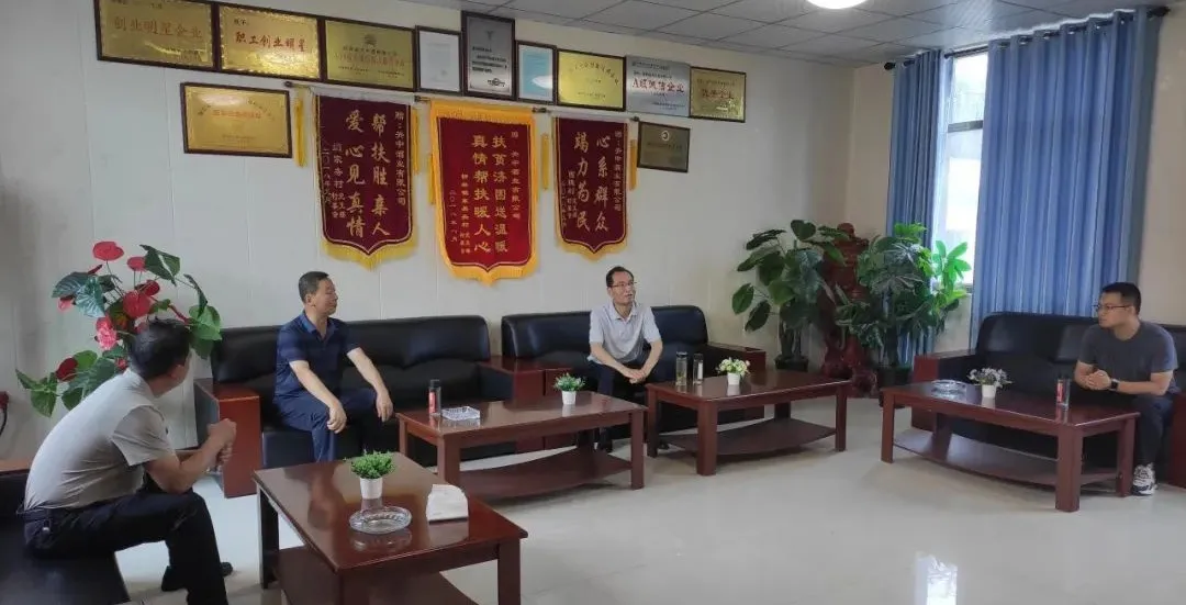 区人大常委会副主任张奎调研古关中酒：认可品质，力促发展